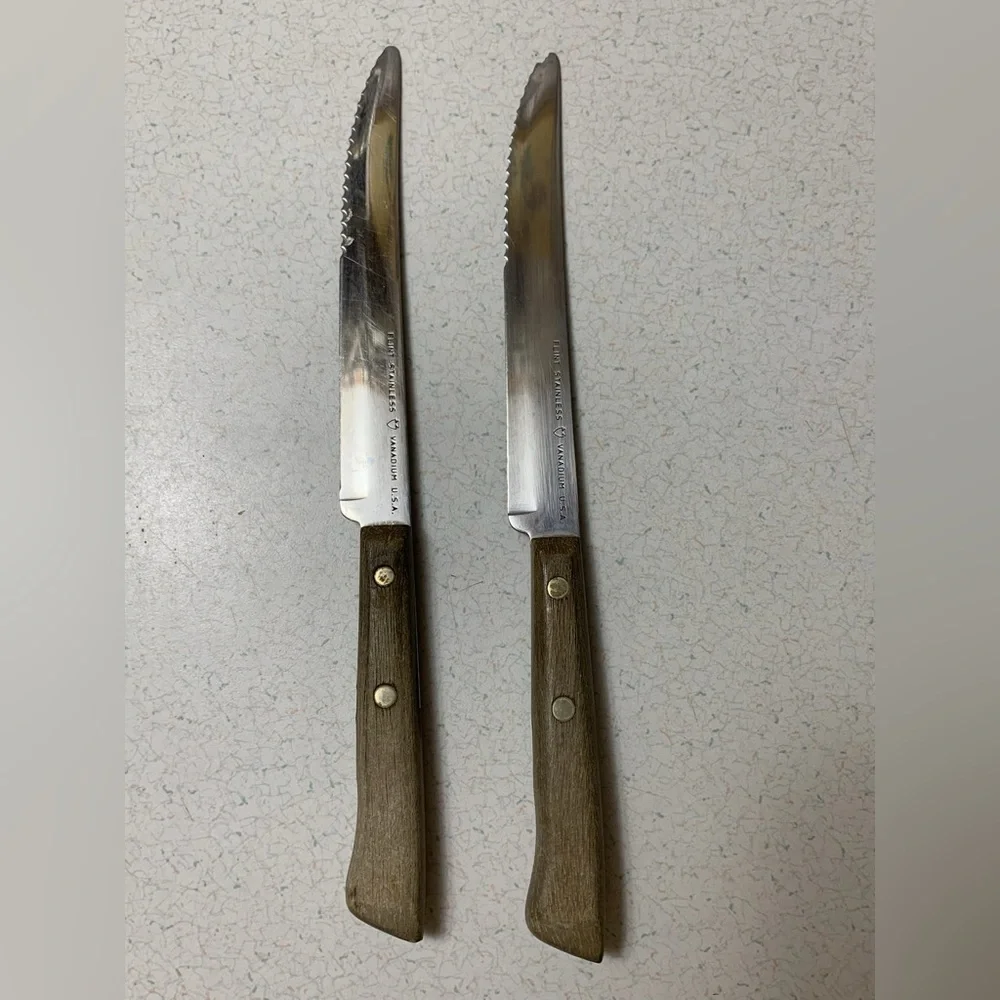 Vintage 2 EKCO Flint Vanadium Stainless Steel Arrowhead Steak Knife USA